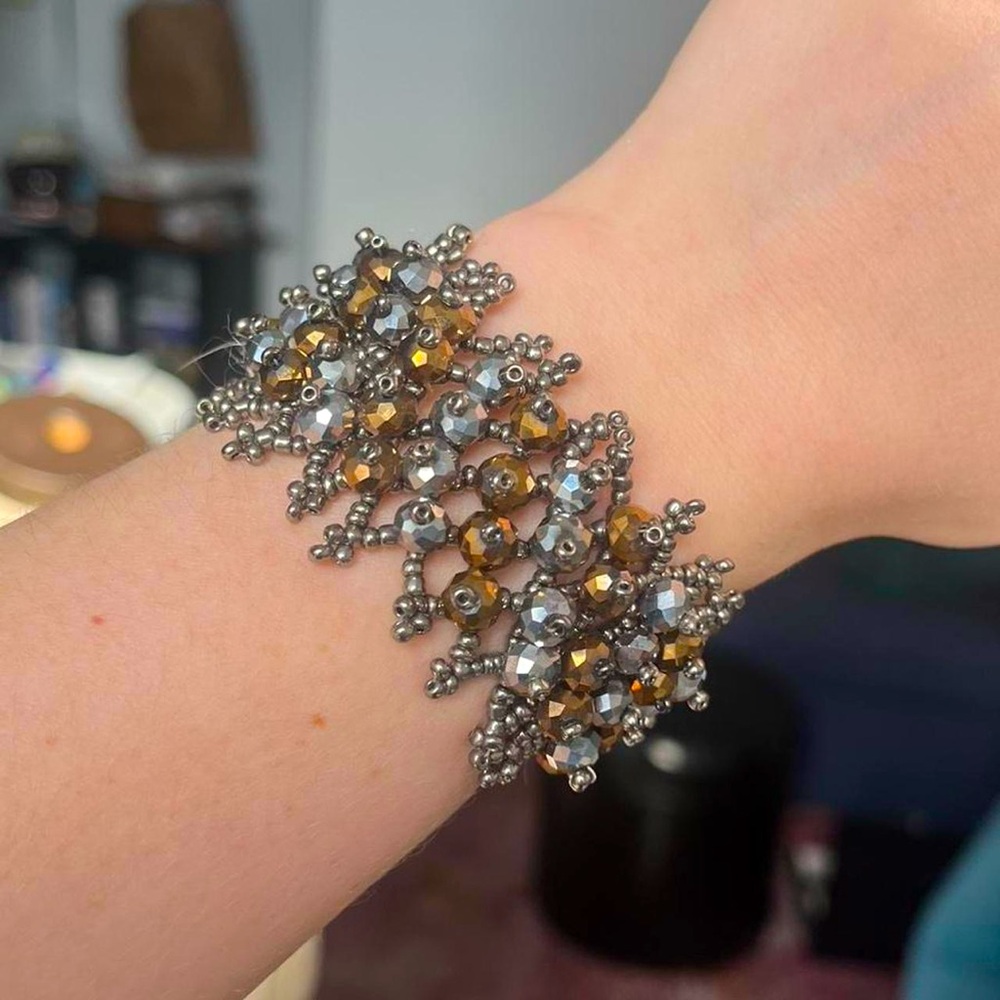 Sparkling Beaded Bracelet with Metallic Hues